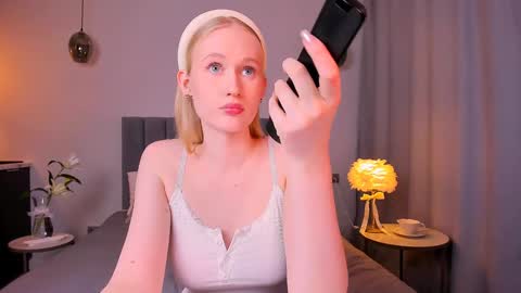Snapshot of blondiemermaid chatting on 01/07/25, 06:35 Mia online show from 01/07/25, 06:35