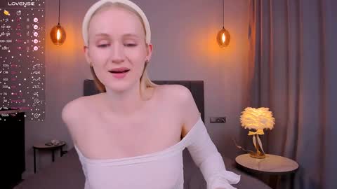 Snapshot of blondiemermaid chatting on 02/03/25, 03:06 Mia online show from 02/03/25, 03:06