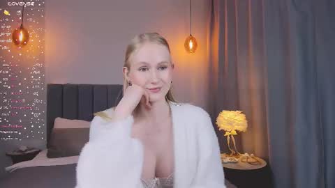 Snapshot of blondiemermaid chatting on 02/25/25, 07:36 Mia online show from 02/25/25, 07:36