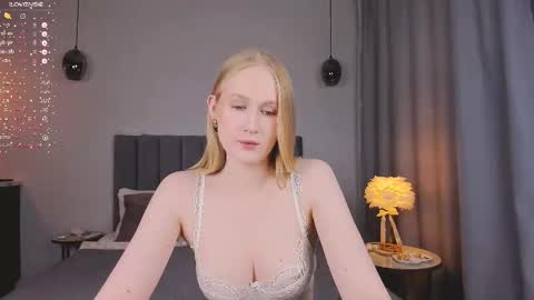Snapshot of blondiemermaid chatting on 02/27/25, 08:09 Mia online show from 02/27/25, 08:09