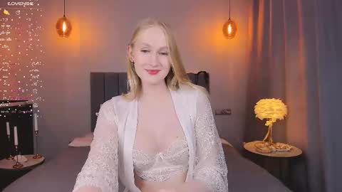 Snapshot of blondiemermaid chatting on 03/06/25, 08:27 Mia online show from 03/06/25, 08:27