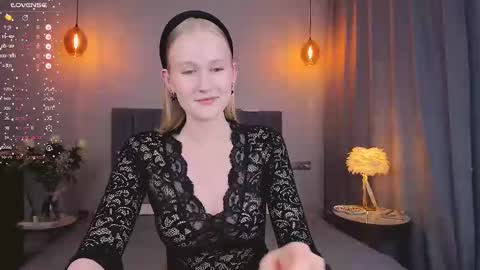 Snapshot of blondiemermaid chatting on 03/11/25, 07:36 Mia online show from 03/11/25, 07:36