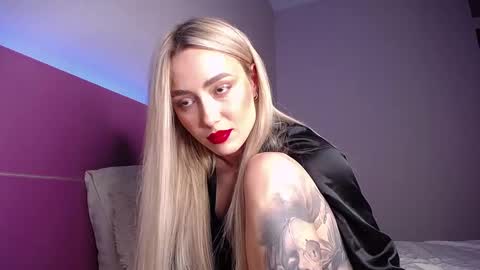 Snapshot of blondirix chatting on 12/12/24, 09:15 Anna online show from 12/12/24, 09:15