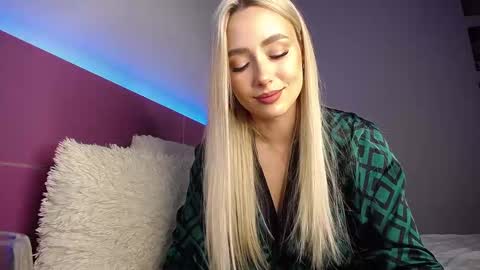 Snapshot of blondirix chatting on 12/27/24, 07:14 Anna online show from 12/27/24, 07:14