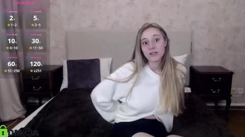 Snapshot of blondy_riss chatting on 03/09/25, 12:21 blondy_riss online show from 03/09/25, 12:21