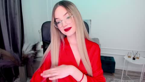Snapshot of bloomingheart chatting on 02/03/25, 08:03 Sophia online show from 02/03/25, 08:03