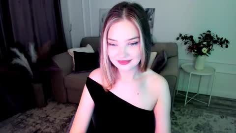 Snapshot of bloomingheart chatting on 09/23/25, 07:39 Sophia online show from 09/23/25, 07:39