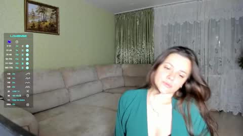 Snapshot of bloomwithmary chatting on 09/13/25, 05:57 bloomwithmary online show from 09/13/25, 05:57
