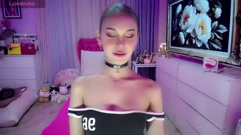 Snapshot of blue_aiveexx chatting on 11/22/25, 05:39 aivee online show from 11/22/25, 05:39