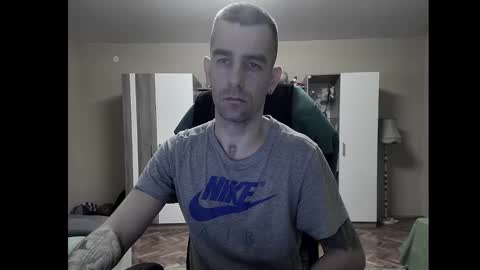 Snapshot of blue_eyed_wolf chatting on 12/20/24, 07:39 Runaway online show from 12/20/24, 07:39