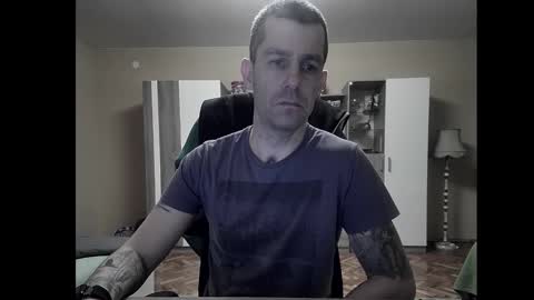 Snapshot of blue_eyed_wolf chatting on 01/05/25, 08:00 Runaway online show from 01/05/25, 08:00
