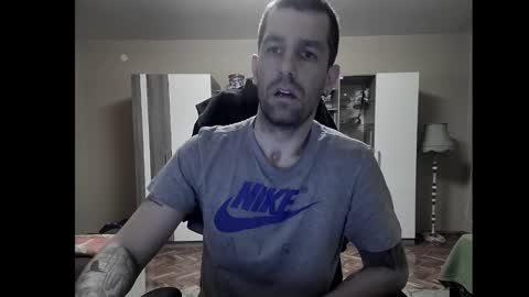 Snapshot of blue_eyed_wolf chatting on 01/12/25, 07:53 Runaway online show from 01/12/25, 07:53