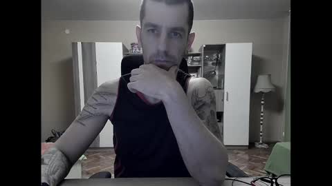 Snapshot of blue_eyed_wolf chatting on 02/02/25, 04:11 Runaway online show from 02/02/25, 04:11