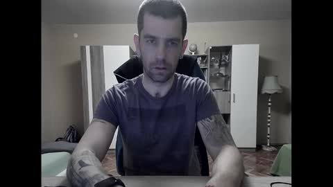 Snapshot of blue_eyed_wolf chatting on 03/08/25, 07:53 Runaway online show from 03/08/25, 07:53