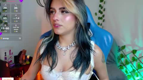 Snapshot of blue_kittenn chatting on 09/13/25, 06:35 blue_kittenn online show from 09/13/25, 06:35