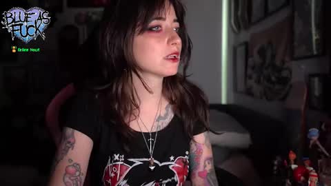 Snapshot of blueasfuck chatting on 10/10/25, 12:53 Blue online show from 10/10/25, 12:53