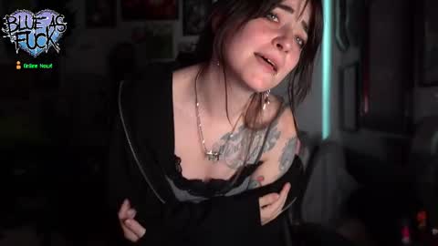 Snapshot of blueasfuck chatting on 10/14/25, 12:11 Blue online show from 10/14/25, 12:11