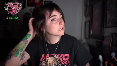 Snapshot of blueasfuck chatting on 10/21/25, 01:17 Blue online show from 10/21/25, 01:17