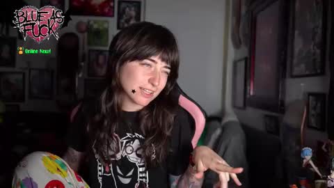 Snapshot of blueasfuck chatting on 11/04/25, 02:10 Blue online show from 11/04/25, 02:10