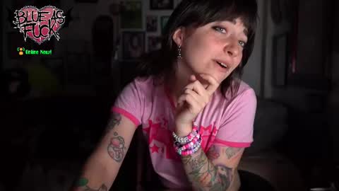 Snapshot of blueasfuck chatting on 11/11/25, 01:16 Blue online show from 11/11/25, 01:16