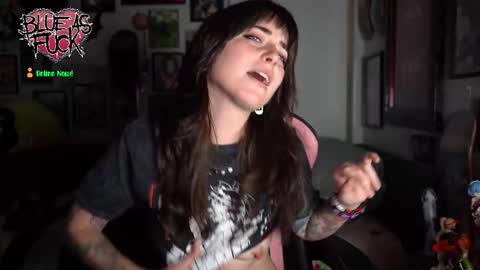 Snapshot of blueasfuck chatting on 11/13/25, 01:04 Blue online show from 11/13/25, 01:04