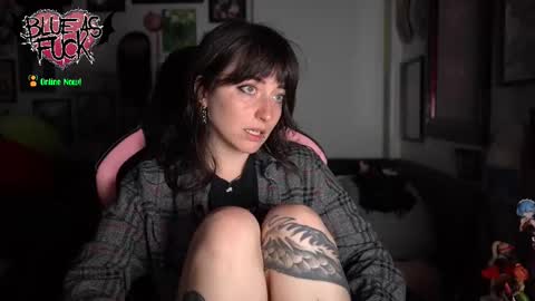 Snapshot of blueasfuck chatting on 11/18/25, 01:11 Blue online show from 11/18/25, 01:11