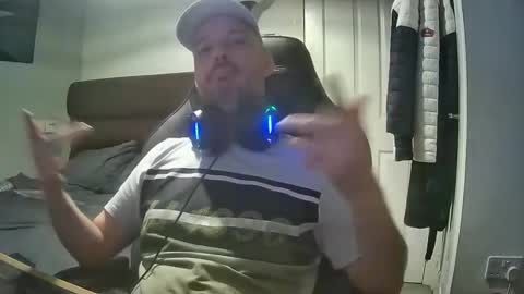 Snapshot of bluebirdflame1 chatting on 12/23/24, 06:37 bluebirdflame1 online show from 12/23/24, 06:37