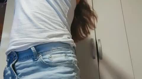 Snapshot of bluee_rose chatting on 11/16/25, 02:33 rose online show from 11/16/25, 02:33