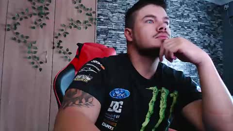 blueeyeboy0 online show from 11/17/25, 06:41