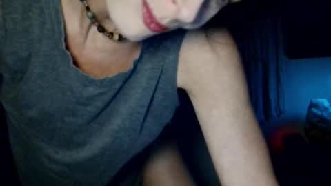 Snapshot of blueeyedlie chatting on 02/17/25, 06:31 Blueeyedlie online show from 02/17/25, 06:31