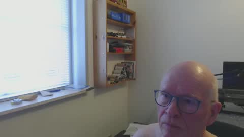 Snapshot of blueeyesn8 chatting on 02/28/25, 09:04 blueeyesn8 online show from 02/28/25, 09:04