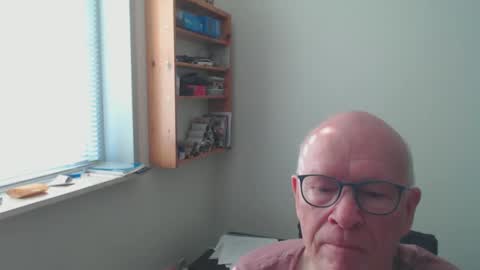 Snapshot of blueeyesn8 chatting on 03/10/25, 08:15 blueeyesn8 online show from 03/10/25, 08:15