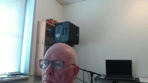 Snapshot of blueeyesn8 chatting on 10/14/25, 09:21 blueeyesn8 online show from 10/14/25, 09:21