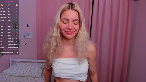 Snapshot of blushkitty chatting on 09/10/25, 03:45 Chloe online show from 09/10/25, 03:45