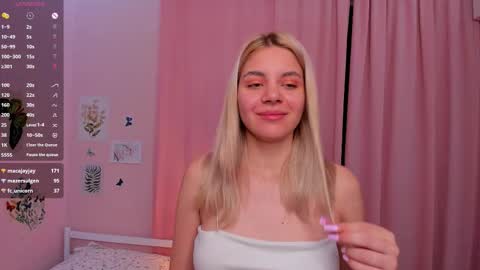 Snapshot of blushkitty chatting on 09/12/25, 03:23 Chloe online show from 09/12/25, 03:23