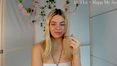 Snapshot of blushkitty chatting on 10/10/25, 07:07 Chloe online show from 10/10/25, 07:07