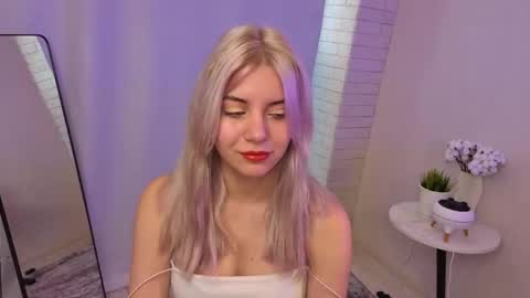 Chloe online show from 10/28/25, 06:28