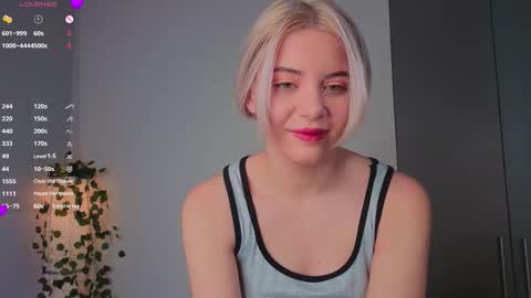 Chloe online show from 11/01/25, 07:43