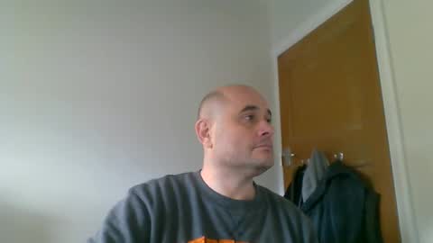 Snapshot of bobabator chatting on 12/16/24, 01:00 bobabator online show from 12/16/24, 01:00