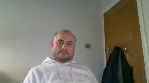 Snapshot of bobabator chatting on 10/14/25, 02:29 bobabator online show from 10/14/25, 02:29