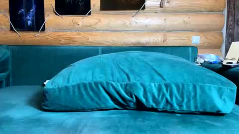 Nail and Olivia online show from 11/05/25, 10:59