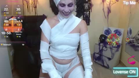 Paris online show from 10/26/25, 12:05