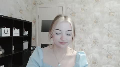 Snapshot of bonggarrido chatting on 10/20/25, 08:26 Ella online show from 10/20/25, 08:26