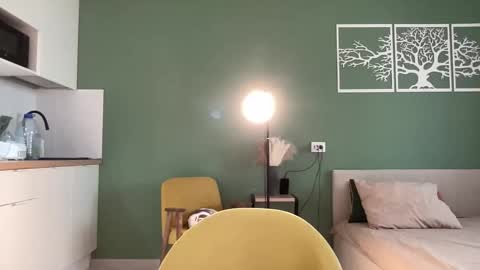 Snapshot of bonjourlabelle chatting on 11/19/25, 10:48 Mary 3 live time content 18 online show from 11/19/25, 10:48