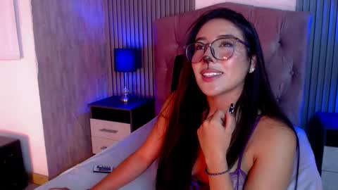 bonnali_lune online show from 10/15/25, 11:38