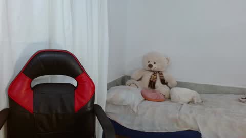 Snapshot of bonni_blonde chatting on 12/18/24, 03:58 Bonnie online show from 12/18/24, 03:58