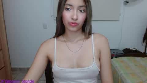 Snapshot of bonni_blonde chatting on 09/23/25, 01:41 Bonnie online show from 09/23/25, 01:41