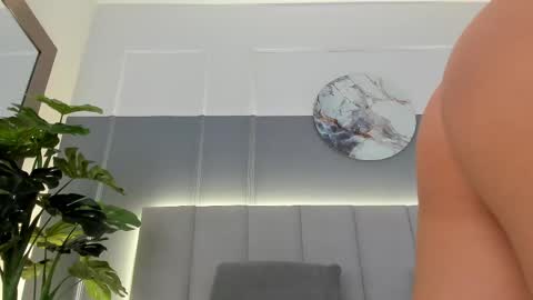 Snapshot of bonnie_bloom chatting on 02/19/25, 11:36 Bonnie online show from 02/19/25, 11:36