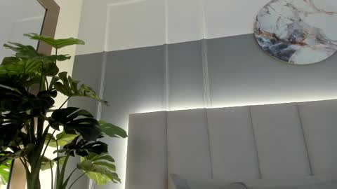 Snapshot of bonnie_bloom chatting on 02/25/25, 04:14 Bonnie online show from 02/25/25, 04:14