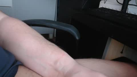 Snapshot of bonobooy chatting on 12/14/24, 01:05 Bonobooy online show from 12/14/24, 01:05